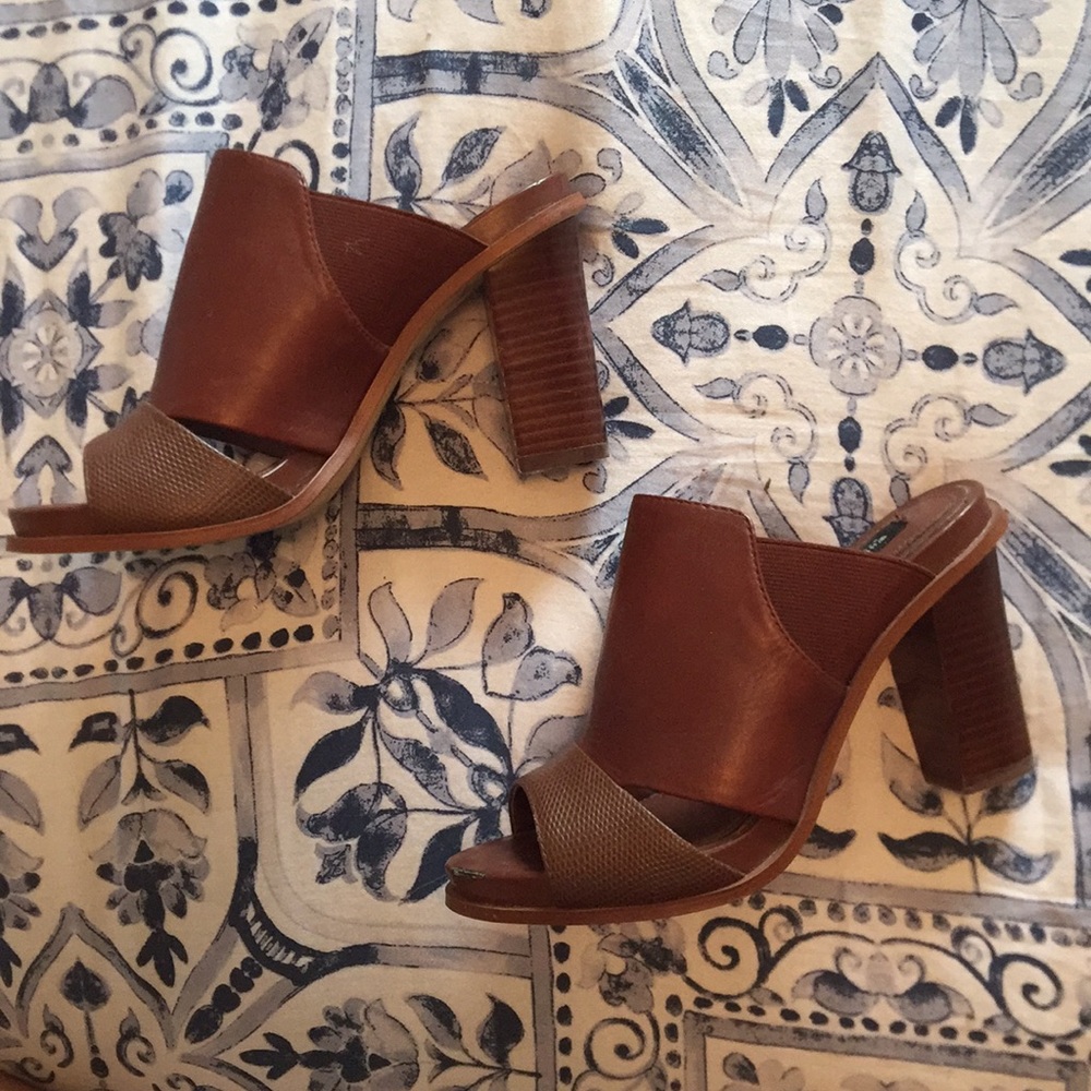 White House black market Mules